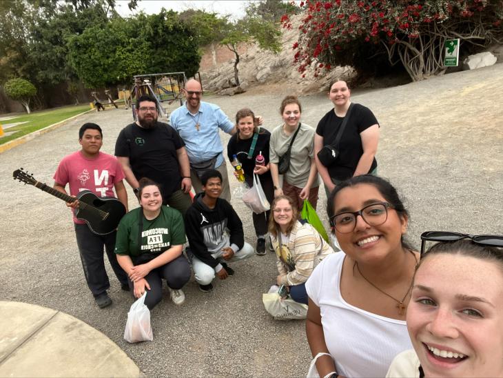 Viterbo University Peruvian service mission group 