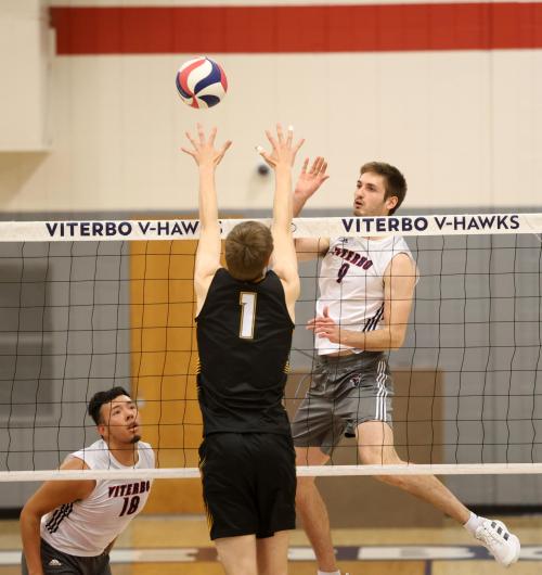 Alex Kratzenstein on volleyball court