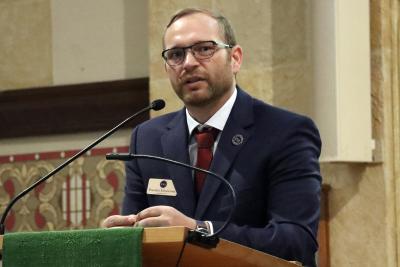 Brandon Schoonover speaks at the 2024 Viterbo University Veterans Day observance.