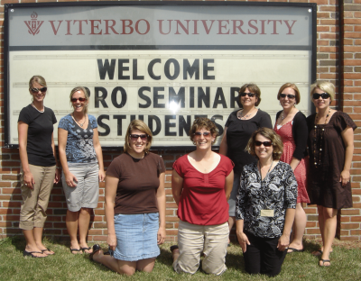 Alumni Viterbo 8 sign