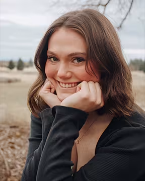 Ellie Parish Headshot