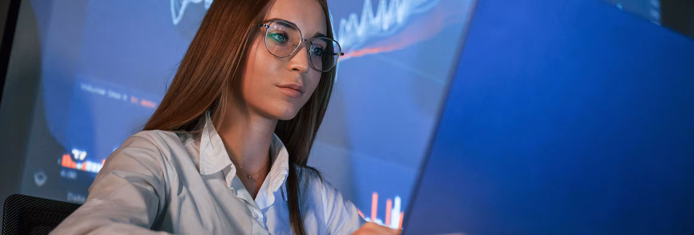 Student in data analytics class in front of chart